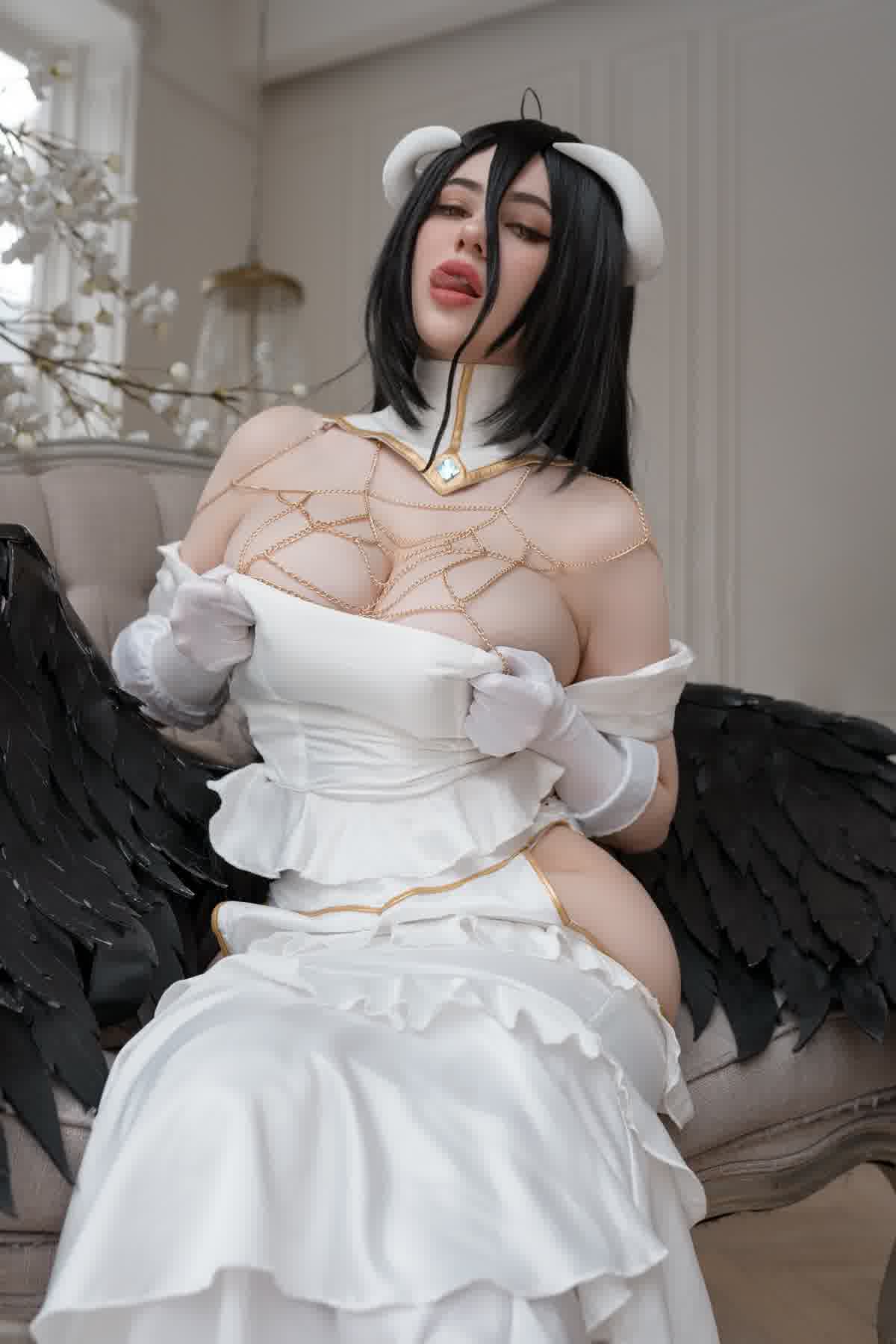 Alina Becker Albedo ero cosplay picture 3