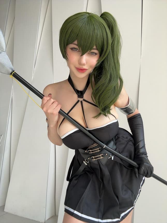 Alina Becker Ubel sexy OnlyFans cosplay photo 5