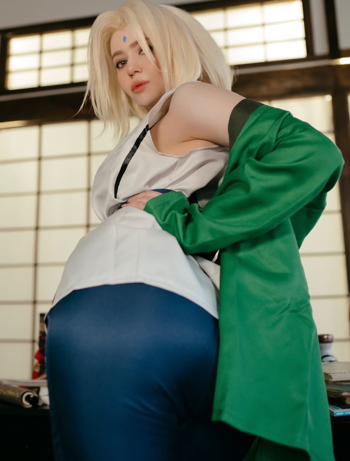 Lady Tsunade Naruto cosplay sexy anime girl
