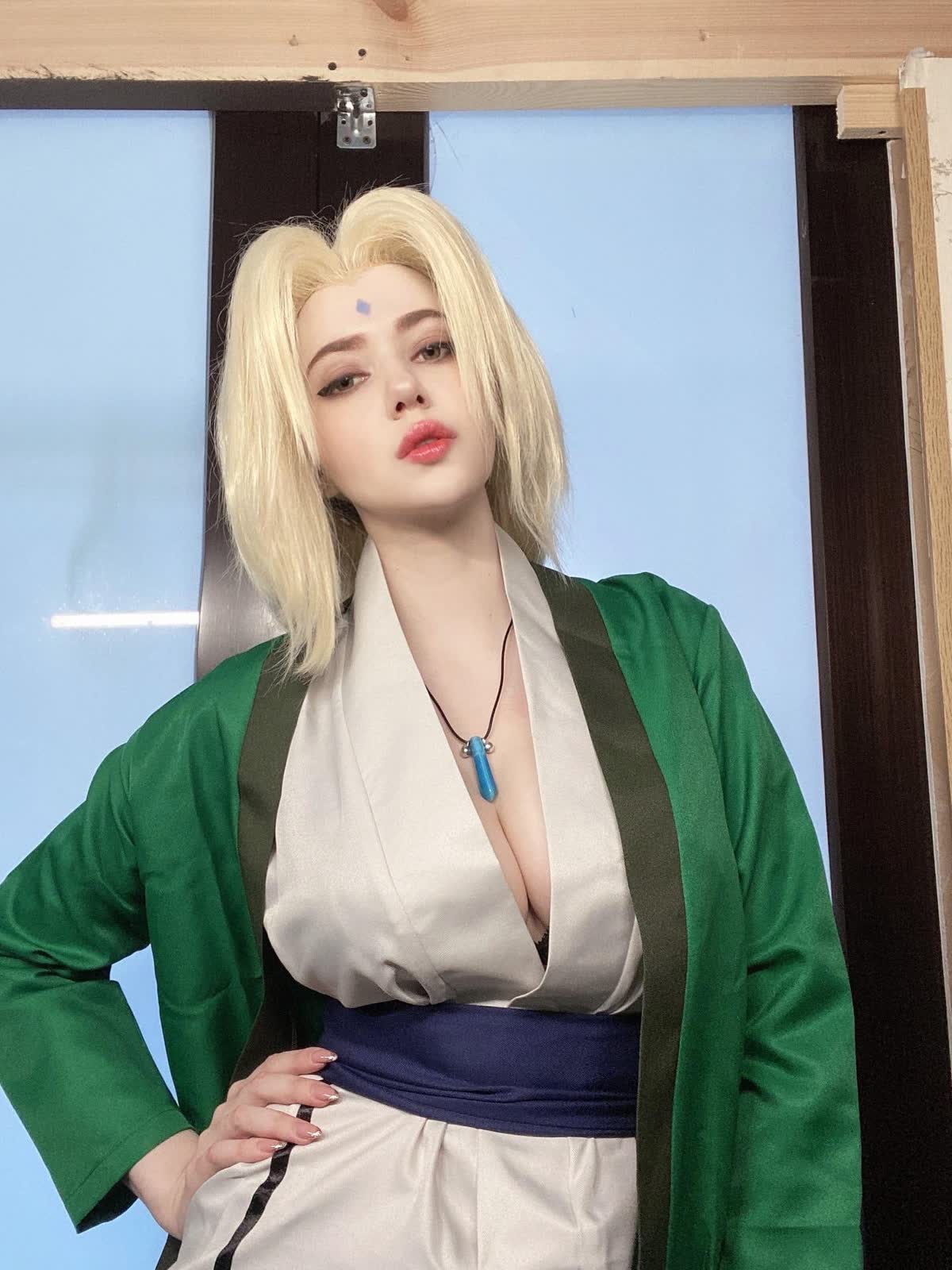 Lady Tsunade Naruto cosplay sexy anime girl
