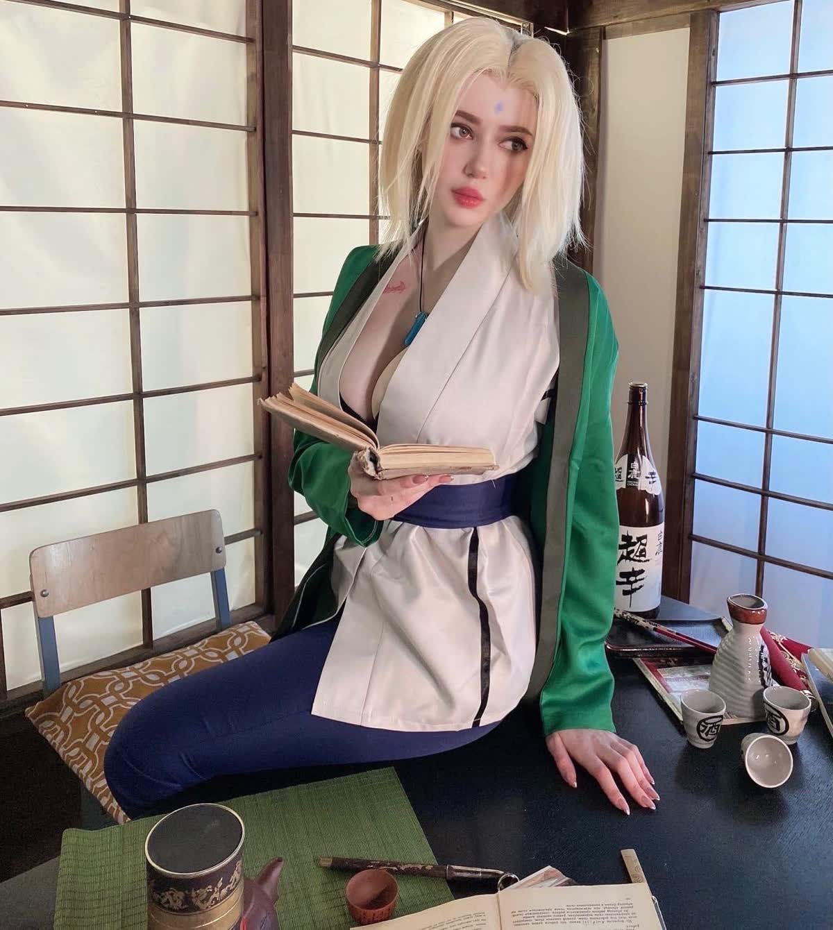 Tsunade Naruto cosplay hot anime girl