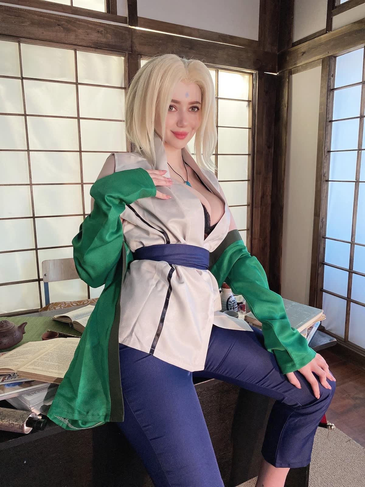 Tsunade cosplay anime photoshoot high quality