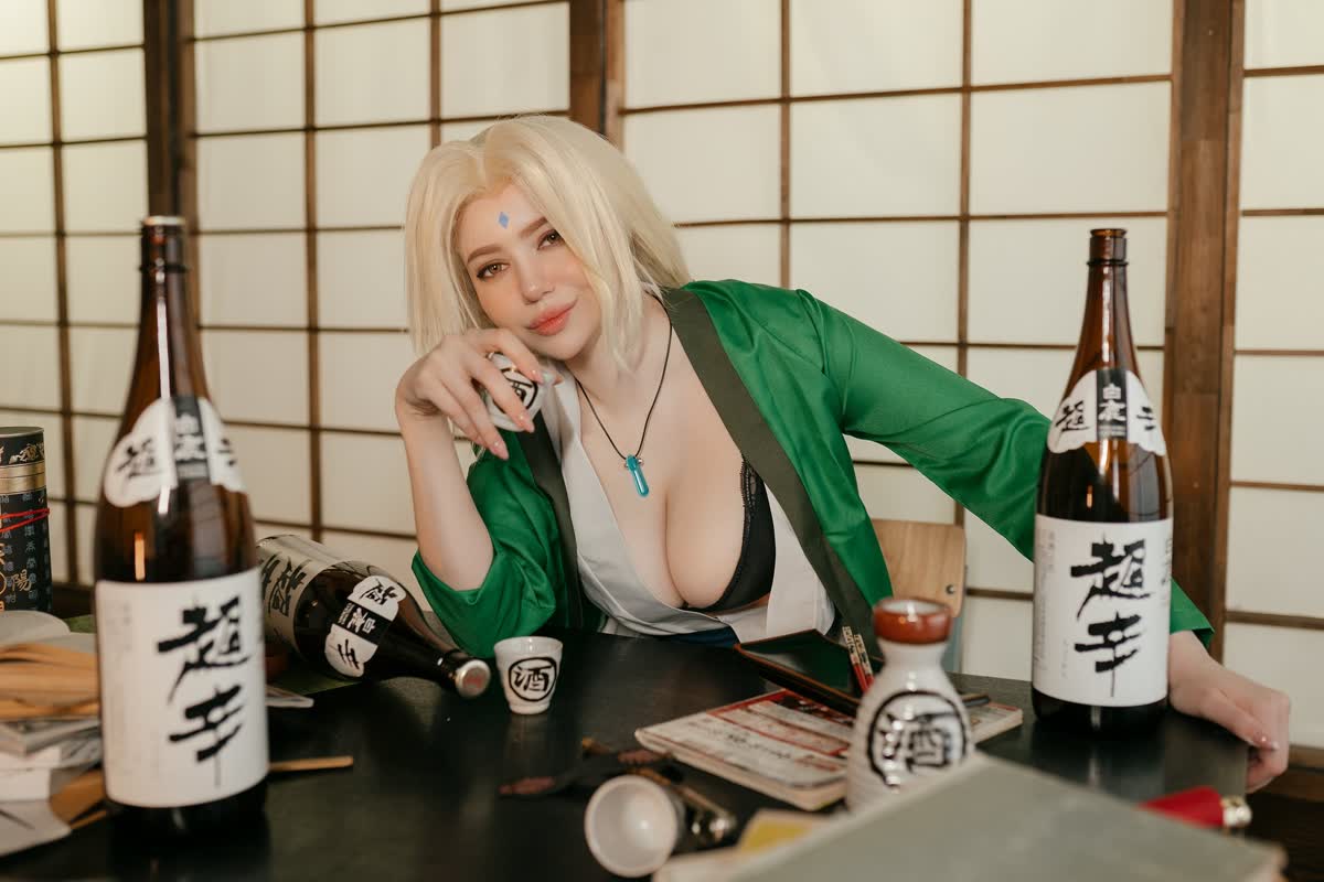 Tsunade cosplay anime photoshoot high quality